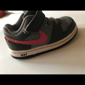 Baby/ TODDLER NIKE SIZE 6